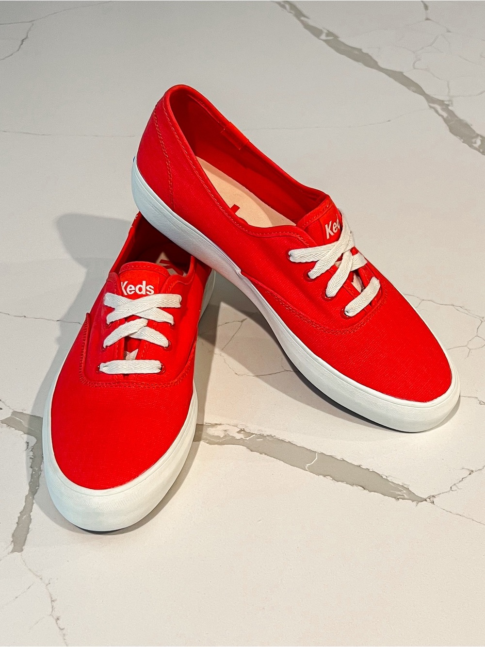 Keds Classic Red and White Canvas Lace Up Sneakers Womens Sz 8.5